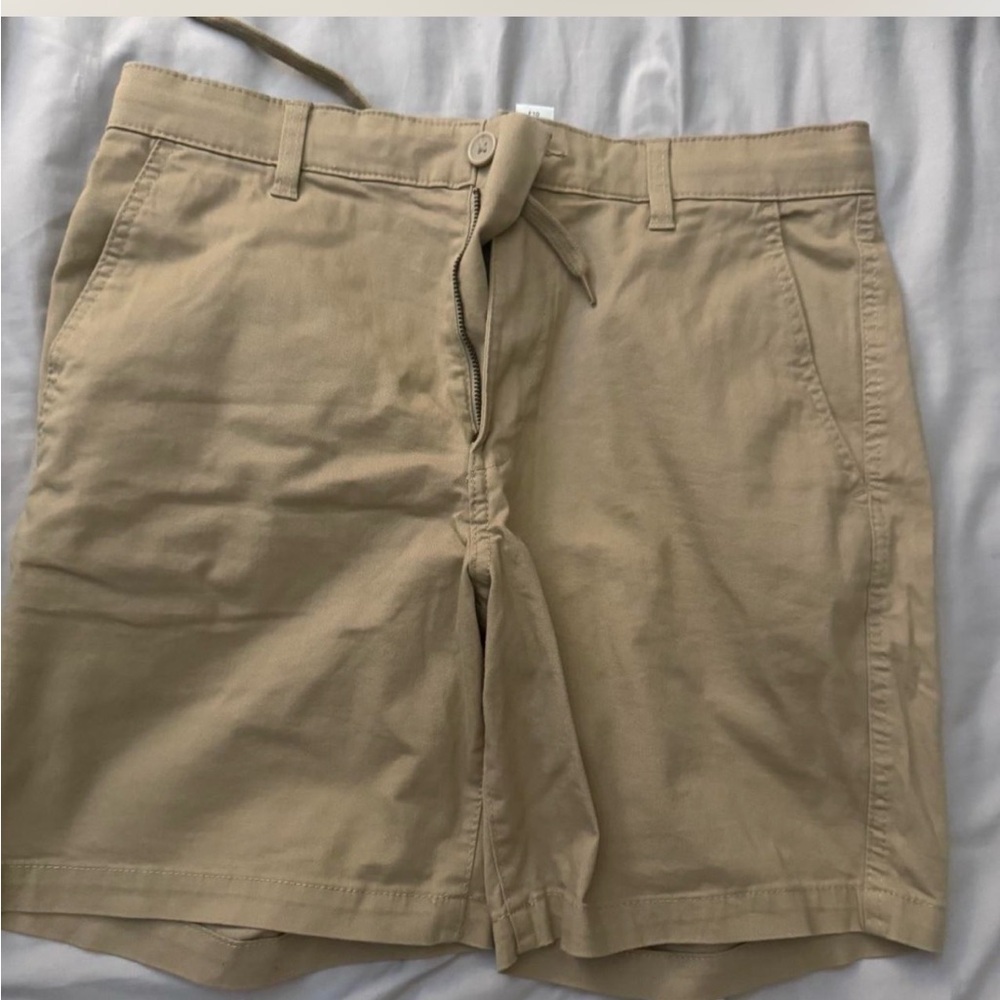 H&M Men's Beige Flat Front Shorts